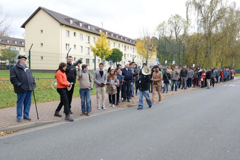 „Lager“ oder „Gefängnis“ – Verzweifelt suchen alle nach den angemessenen Worten